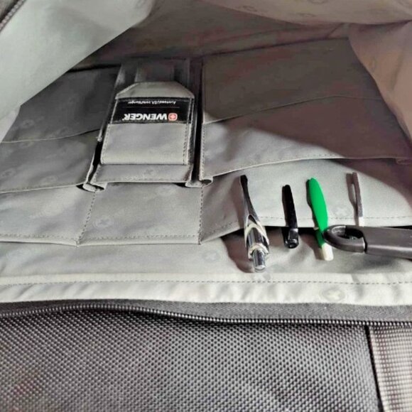 Wenger Swiss Army Gear Executive Zipper Portfolio Briefcase Black - Picture 3 of 8